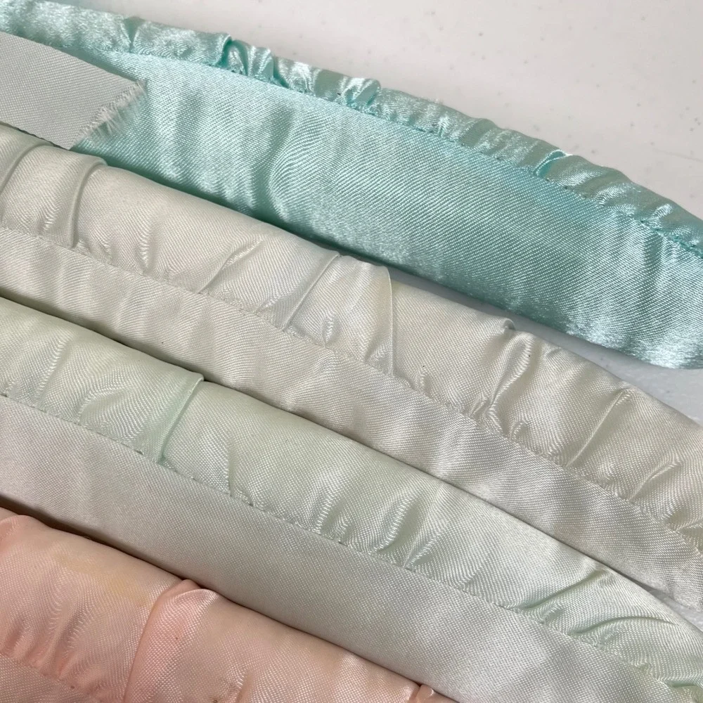 Vintage Padded Satin Hangers 4 Pastel‎ Multicolor Ribbon Bow Accents Bridal